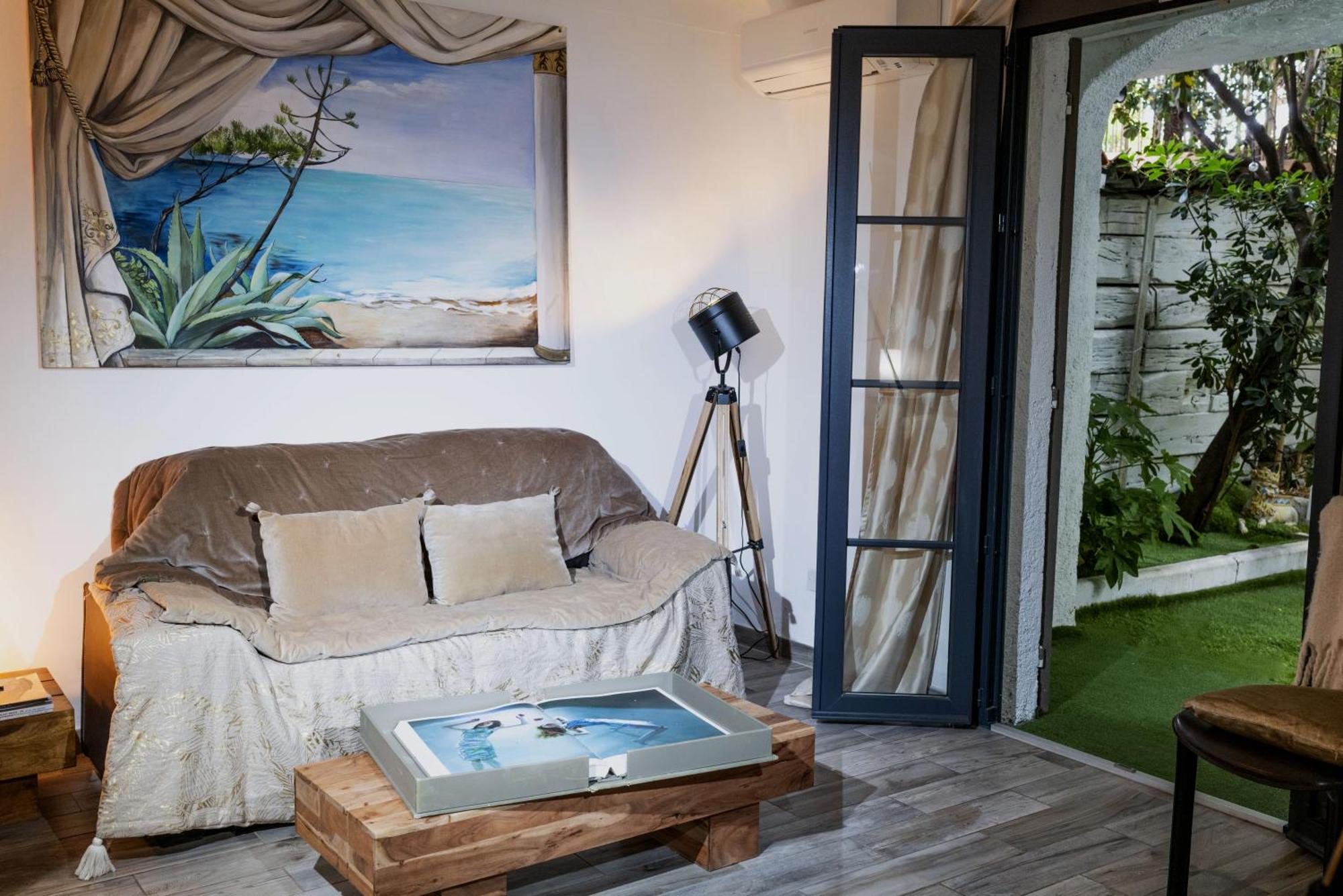 Les Canoubiers Luxe Et Serenite Au Coeur De Saint-Tropez Suites Spacieuses Avec Jardin Enchanteur Rum bild